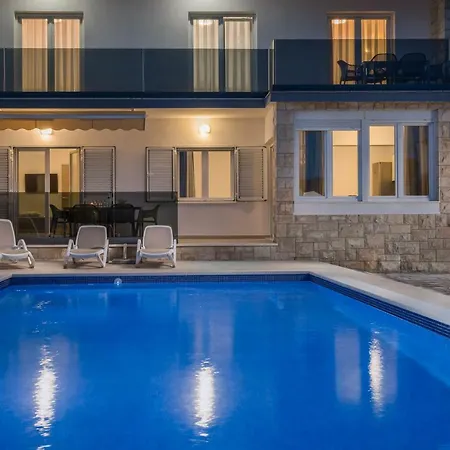 Apollo Apartment
