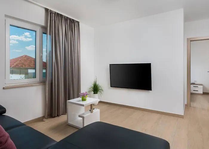 Apollo Trogir