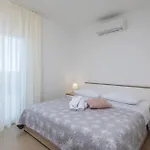 Apollo Apartment *