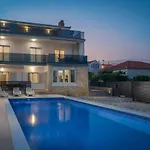 Apollo Apartment