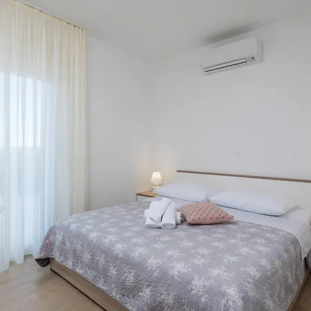 Apollo Apartment *