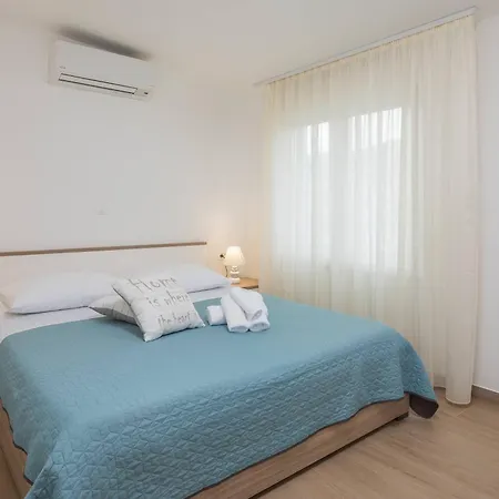 Apollo Trogir